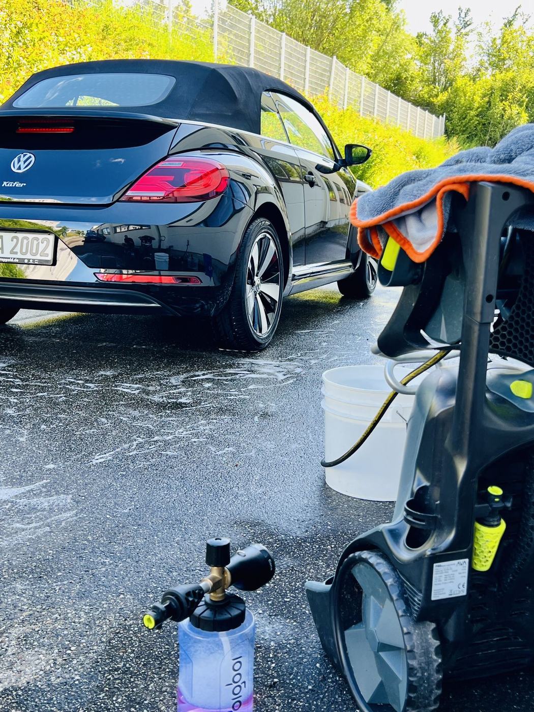 Handwäsche eines VW Beetle Cabrio